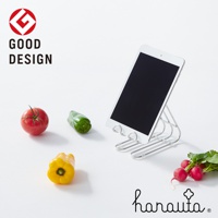 銀色不鏽鋼萬用支架，支撐著一台平板電腦，旁邊擺放著番茄、青椒、黃甜椒和櫻桃蘿蔔。