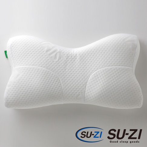 白色 AS 快眠止鼾枕，表面有細小網格紋理，枕面中央凹陷，兩側隆起，呈現人體工學設計。枕頭左側有一個綠色小標籤。