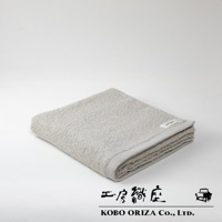 SALA 今治高密度耐洗超細纖浴巾，淺灰色，柔軟親膚的棉質材質，邊緣有細緻的滾邊。