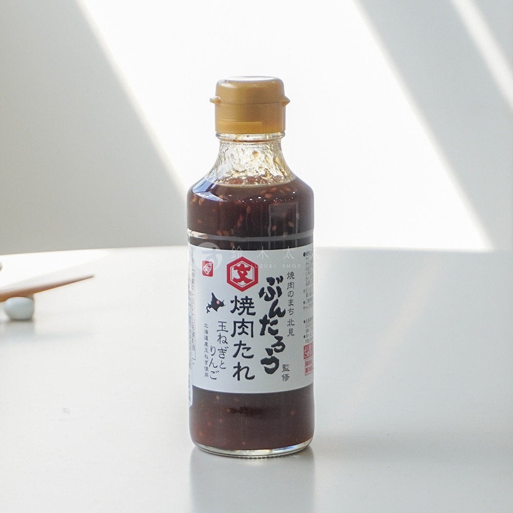 Bellfoods 北海道北見蘋果洋蔥風味調味醬，瓶身標籤有日文、紅色印章圖案