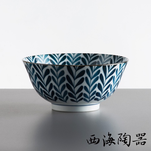 波佐見燒職人手繪系列五件式粥碗，採用深藍色植物葉片圖案，碗緣飾有金色細線，陶瓷材質。