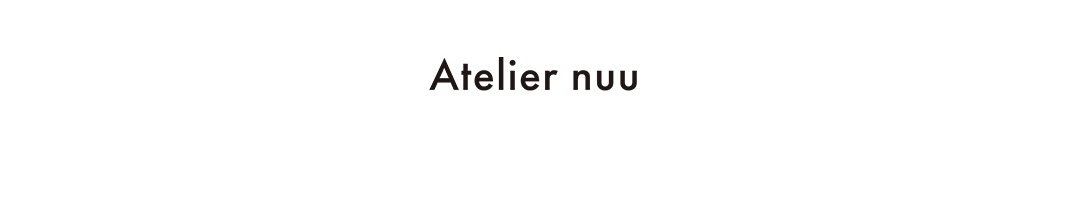 品牌標誌 Atelier nuu 字樣，以簡約洗鍊的深色無襯線字體呈現於純白背景中央。