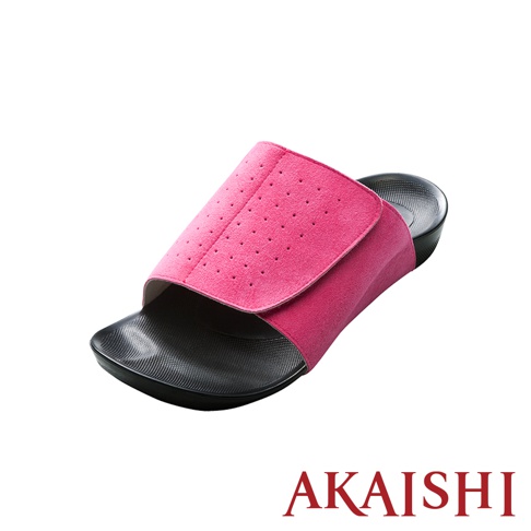 粉紅色絨面鞋面帶有透氣孔，配備魔鬼氈可調整鬆緊，黑色防滑鞋底，整體為舒適的室內拖鞋款式。