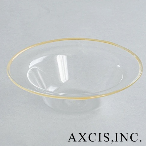 lykke 清透玻璃深型點心碗 M，碗口邊緣有金色裝飾，碗身為透明玻璃材質，呈深型設計。