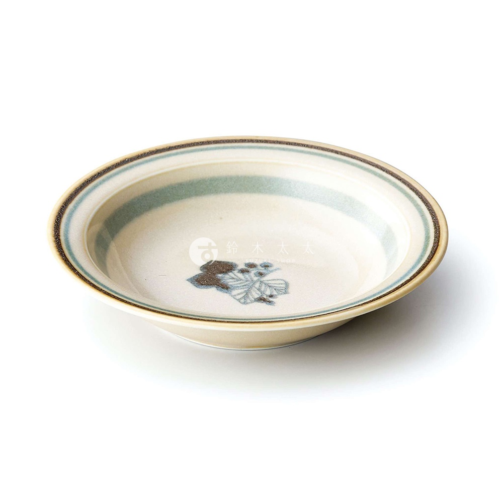 美濃燒小碗，陶瓷材質，碗內繪有藍色葉紋圖案，碗緣有褐色及淺藍色條紋，整體呈復古溫潤質感。