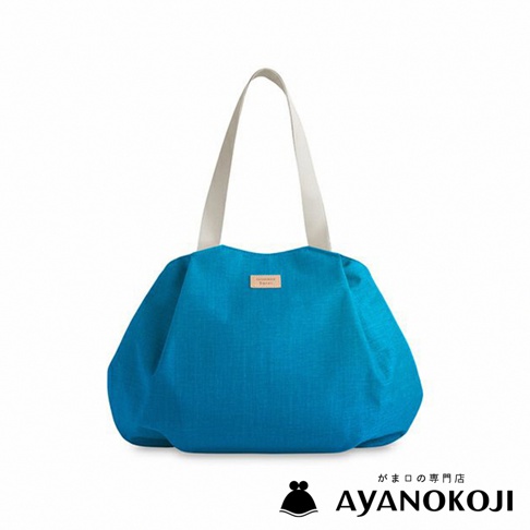 藍色Sarei機能布兩用口金托特包，有白色背帶，包中央有品牌標籤。