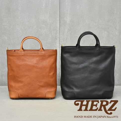 日本HERZ職人手作皮革Organ兩用拉鍊托特包，有棕色和黑色兩款，強調手工製作。