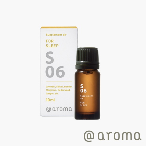 琥珀色玻璃瓶裝有 10ml 純天然沉睡精油，配有黑色螺旋蓋。瓶身標有「S 06」、「Supplement air」、「FOR SLEEP」及成分列表。旁邊是同款產品的紙盒包裝，標有相同資訊及品牌標誌。