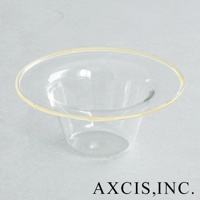 一個透明玻璃製成的深型點心碗，碗口邊緣帶有淺黃色裝飾，碗身呈圓筒狀，底部略收窄。