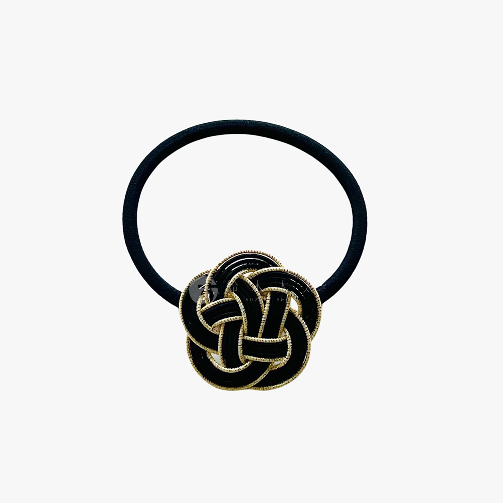 和風水引花結金絲髮圈，黑色髮圈搭配黑色與金色的水引花結裝飾，呈現精緻的日式風格。