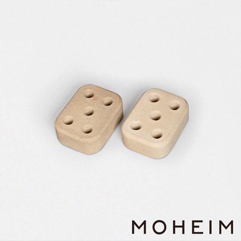 兩件石白色陶製傘架，每件皆有五個圓孔，設計簡約，適合收納雨傘。