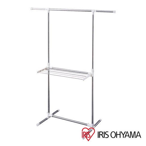 銀色不鏽鋼材質雙層曬衣架，附一層置物網架，白色塑膠接頭及腳墊，整體結構簡潔穩定。