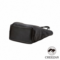 黑色皮革JETTER大容量托特包，底部平整，側面可見提把。