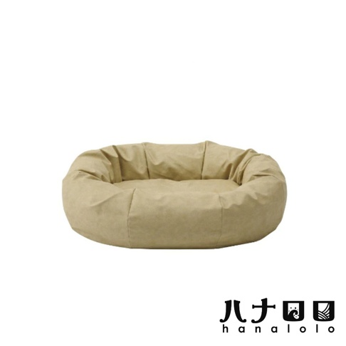 這是一個日本hanalolo品牌推出的M號皮革款寵物懶骨頭，外觀呈現圓形的淺棕色皮革質感設計，整體造型簡約且設有舒適的環狀靠墊，適合作為寵物休息的坐墊使用。