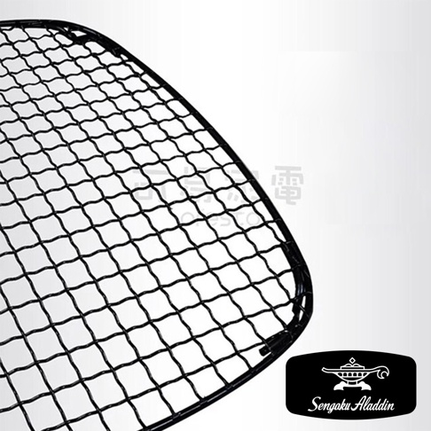 黑色金屬網格烤盤，帶有黑色邊框，網格細密，用於烤箱。右下角有「Sengoku Aladdin」品牌標誌。