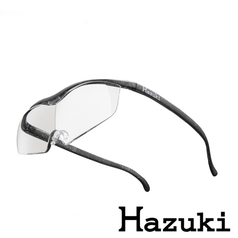 葉月抗藍光放大鏡，黑色鏡框搭配透明鏡片，鏡腳處有Hazuki品牌標誌。