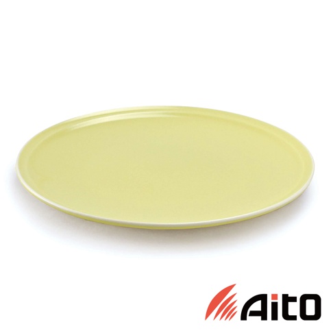 Ciel 美濃燒主菜盤，盤面為淡黃色釉彩，盤緣帶有細緻的白色滾邊，呈現簡約素雅的風格。