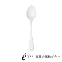 日製白琺瑯餐匙，光滑的白色琺瑯表面，帶有細長的握柄，末端有圓形掛孔。