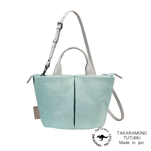 TUTUMU Suede Marche petit 兩用單肩包，淺綠色絨面材質，配有米白色皮革提把和肩帶，包身上有品牌標誌和日文產地說明。