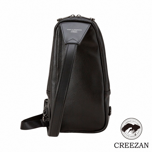 JETTER 隨身側背包 CJTE-021，黑色荔枝紋皮革材質，側邊有可調節背帶及品牌金屬釦環，包身頂部壓印有品牌資訊。