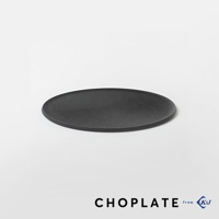 CHOPLATE 22公分兩用砧板盤，黑色，圓形，材質類似石質，表面帶有細微紋理。
