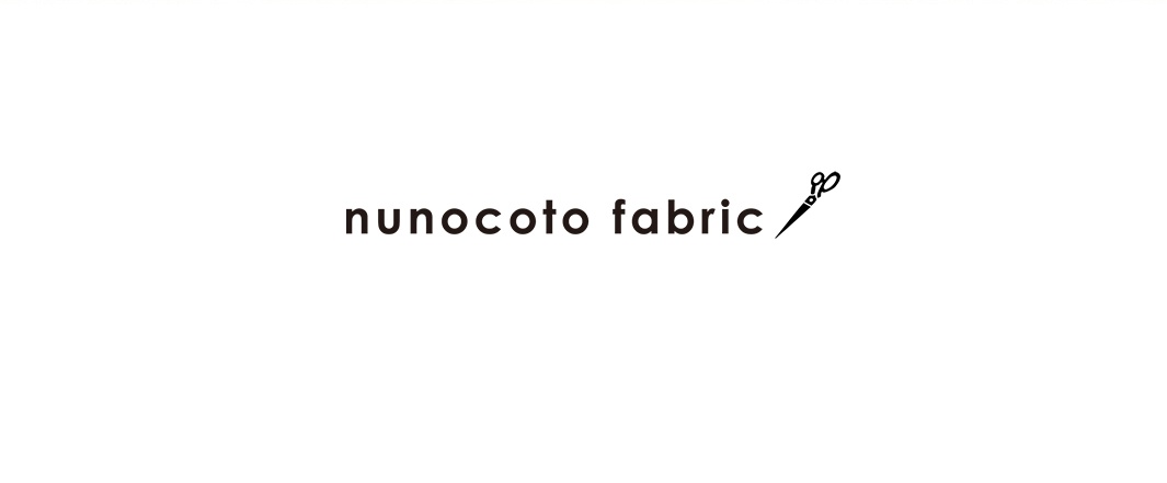 無框帆布藝術海報，以簡潔的文字「nunocoto fabric」搭配剪刀圖案，背景純白。
