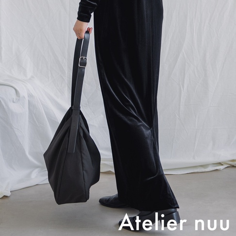 Atelier nuu 黑色皮革帶黑色斜挎包