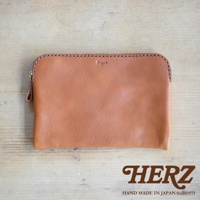 職人手作皮革Organ雙拉鍊收納袋，淺棕色，光滑紋理皮革，頂部有拉鍊開口，側面有皮革拉環。