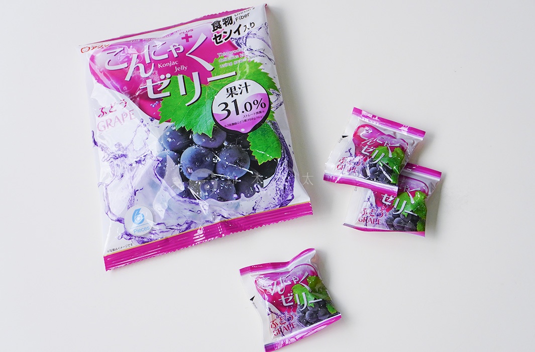 雪國蒟蒻果凍，包含蒟蒻果凍大包裝和三小包，主要展示葡萄口味，果汁含量31%