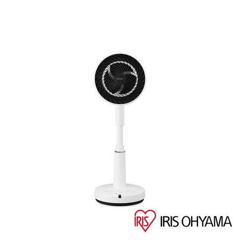 白色IRIS OHYAMA品牌DC直立式空氣循環扇，機身細長簡約，頂部為黑色圓形扇頭，底部為圓形底座並設有控制面板，整體呈現現代化家電設計風格。