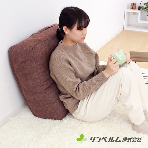 深棕色紋理棉質收納袋，形狀如靠墊，側面有拉鍊，適合收納棉被。