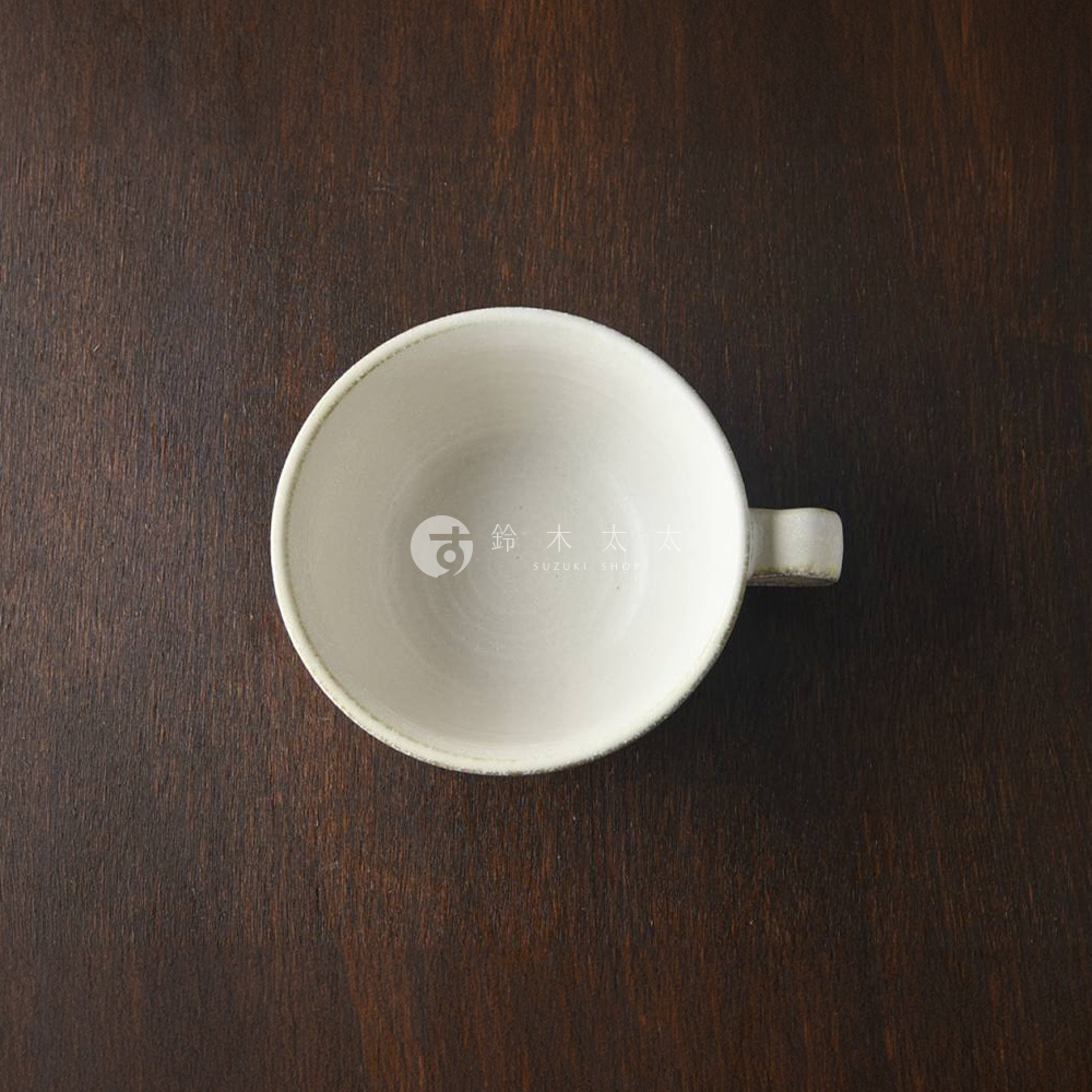 美濃燒六魯粉引湯杯碗，米白色，圓形碗身，帶有簡約的方形把手，置於深色木紋背景上。