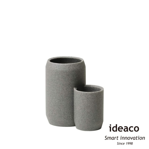 一組兩個不同高度的灰色砂岩材質廚具收納筒，表面有細緻顆粒感。