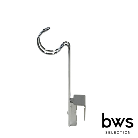 bws SELECTION 輕盈懸浮抽屜毛巾掛架低款，採用銀色金屬質感設計，設有彎曲圓弧狀的掛桿與方形固定夾具，整體呈現簡潔俐落的現代金屬風格。