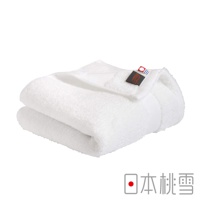 兩條白色今治匹馬棉毛巾堆疊，其中一條毛巾的一角別有「Hotels Grand」品牌標籤，標籤上有法國國旗圖案。