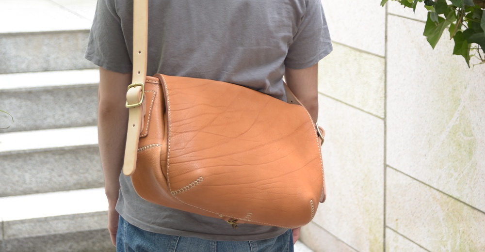 1000x520-1_職人手作皮革大容量扣環郵差包-TN-141-S369516012