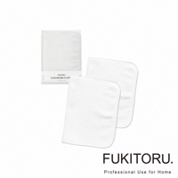 FUKITORU 超極細纖維廚房專用擦拭布，兩件白色、柔軟、紋理細緻的擦拭布，其中一件帶有產品標籤。