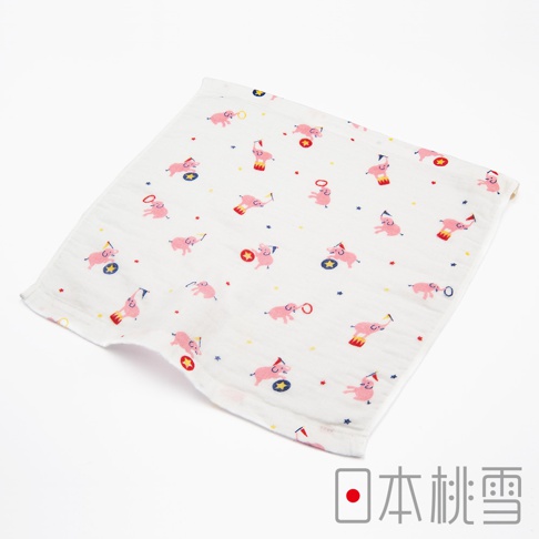 白色紗布方巾，印有粉紅色小象馬戲團圖案，包含小象跳圈、站立於小舞台、或手持彩球等動作，搭配紅色、藍色星星和圓形裝飾。