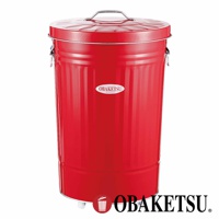 OBAKETSU 品牌手工製附輪紅色 42 公升垃圾桶，頂部有提把和可拆卸的蓋子。