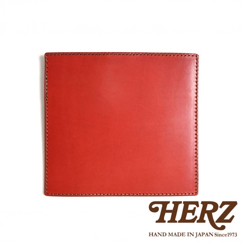 職人手作皮革輕便記事本書套，紅色皮革，邊緣縫線整齊，呈現簡約設計。