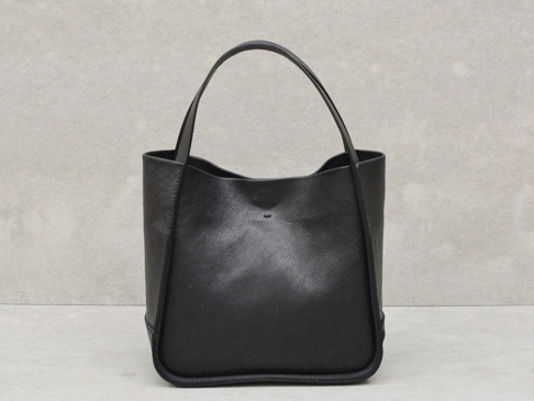 職人手作黑色皮革方形托特包，M尺寸，簡約設計，配有單提把。