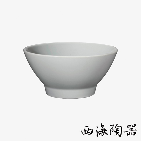 波佐見燒 Common 陶瓷料理丼碗，18公分，白色，簡約設計，適合盛裝各式料理。