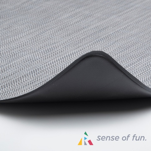 淺灰色編織紋理廚房地墊，露出黑色防滑底層。