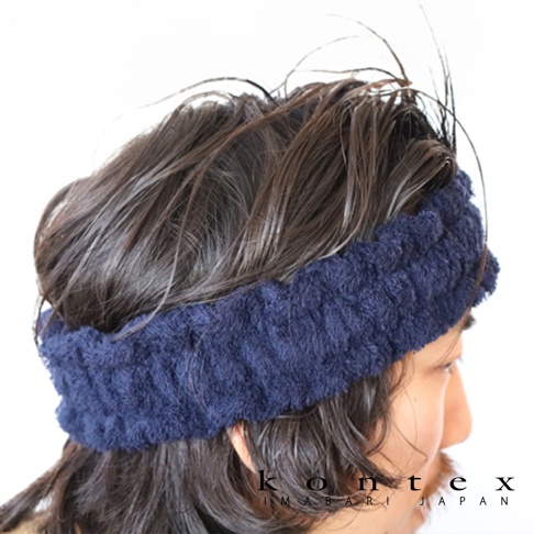 深藍色毛巾材質髮帶，質地柔軟，配戴於額頭，有效固定髮絲。