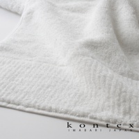 PREMIUM 今治極柔蓬鬆大毛巾，白色，觸感柔軟，材質為棉，具有細緻的織紋和蓬鬆的質地。