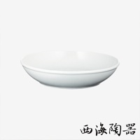 波佐見燒 Common 陶瓷料理深碗，白色，21公分，圓形，光滑表面，有略寬的邊緣。