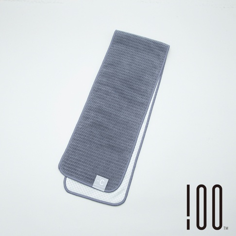 灰色 Minus Degree Limited 降溫涼感毛巾，織紋表面，對比色包邊，角落有品牌標籤。