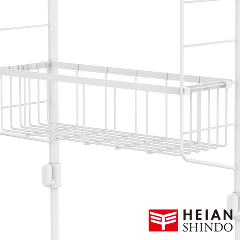 白色金屬網籃置物架的特寫，標有 HEIAN SHINDO 標誌
