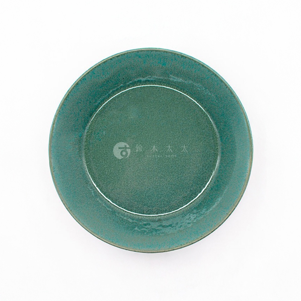 綠色美濃燒義大利麵盤，盤面有細緻的紋理和品牌標誌