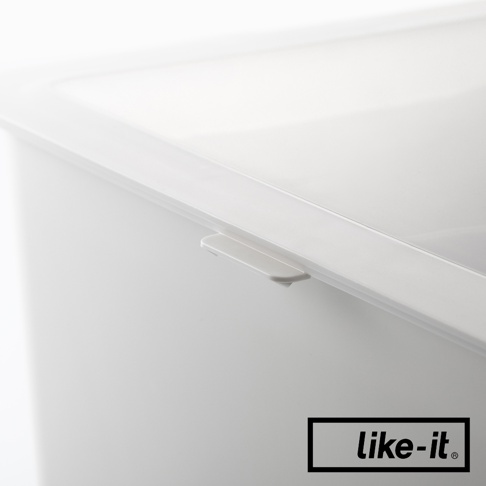 like-it 品牌的白色收納盒，特寫鏡頭聚焦在蓋子邊緣的卡扣細節